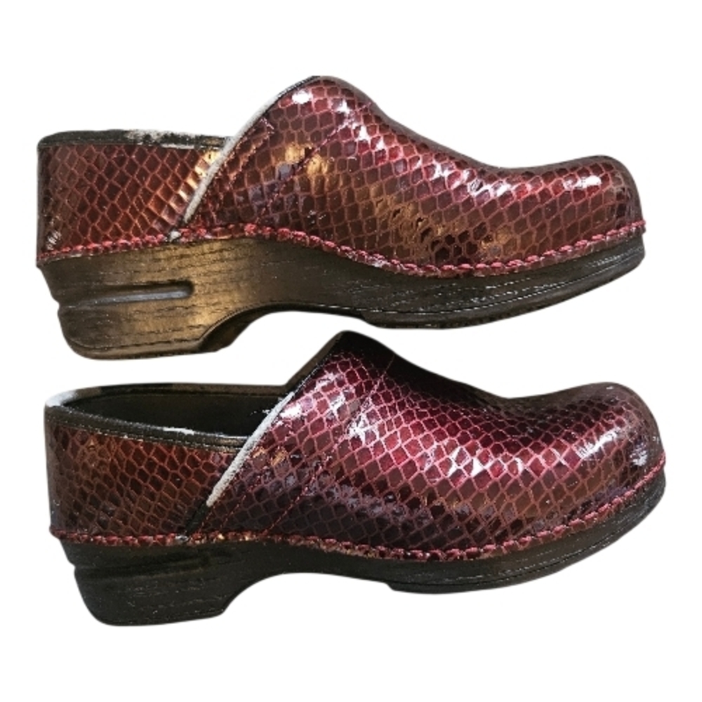 Dansko Women's Burgundy Patent Leather Clogs Shoes Size 37